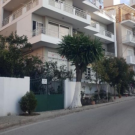 Aralis Rooms Sarandë Esterno foto