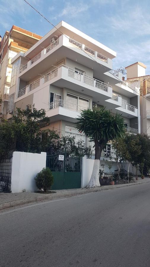 Aralis Rooms Sarandë Esterno foto