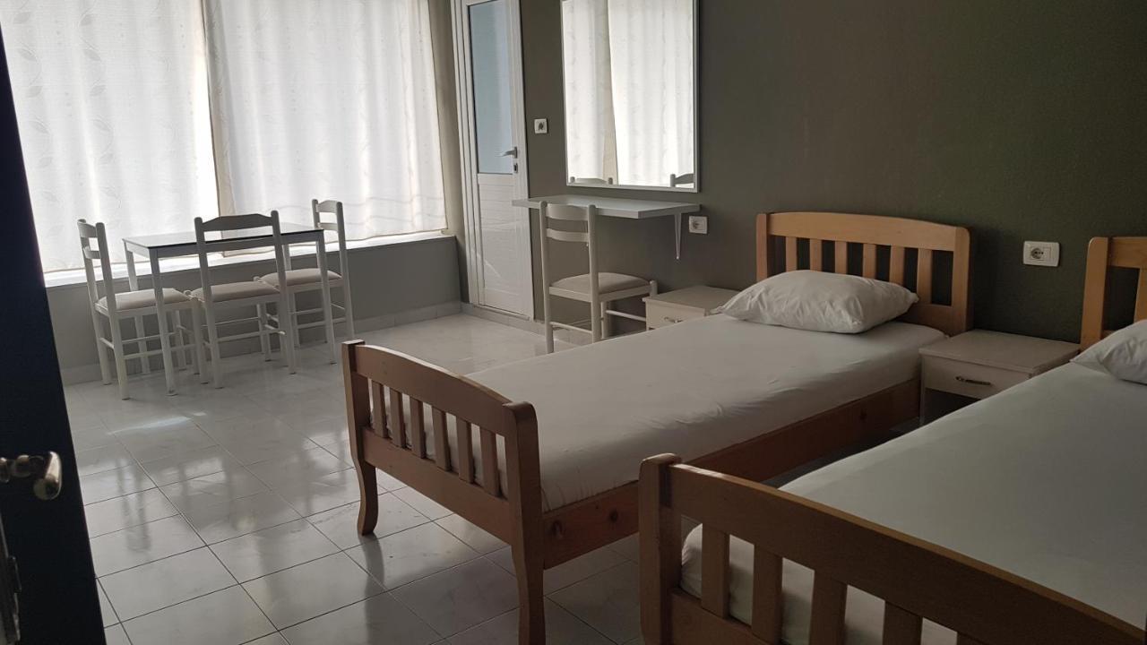 Aralis Rooms Sarandë Esterno foto