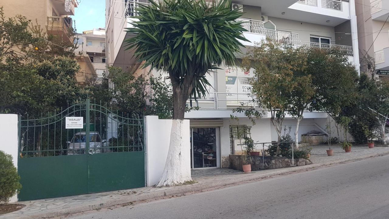 Aralis Rooms Sarandë Esterno foto