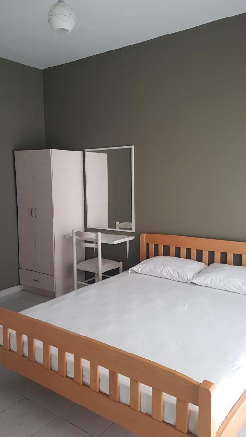 Aralis Rooms Sarandë Esterno foto