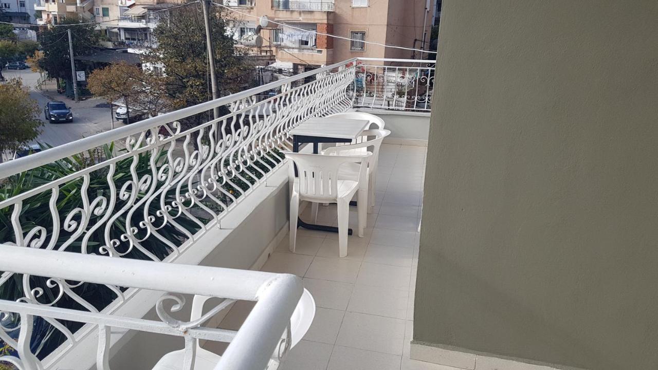 Aralis Rooms Sarandë Esterno foto