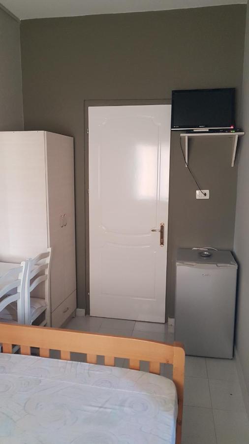 Aralis Rooms Sarandë Esterno foto