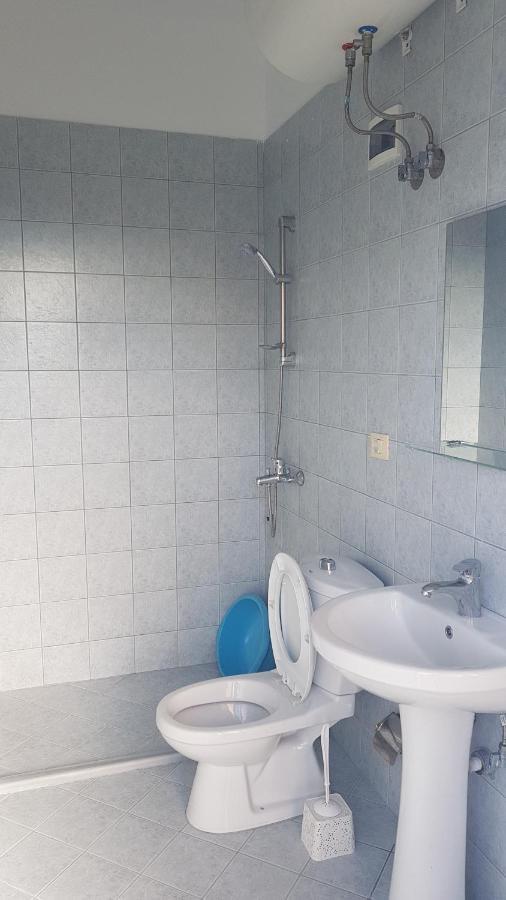 Aralis Rooms Sarandë Esterno foto