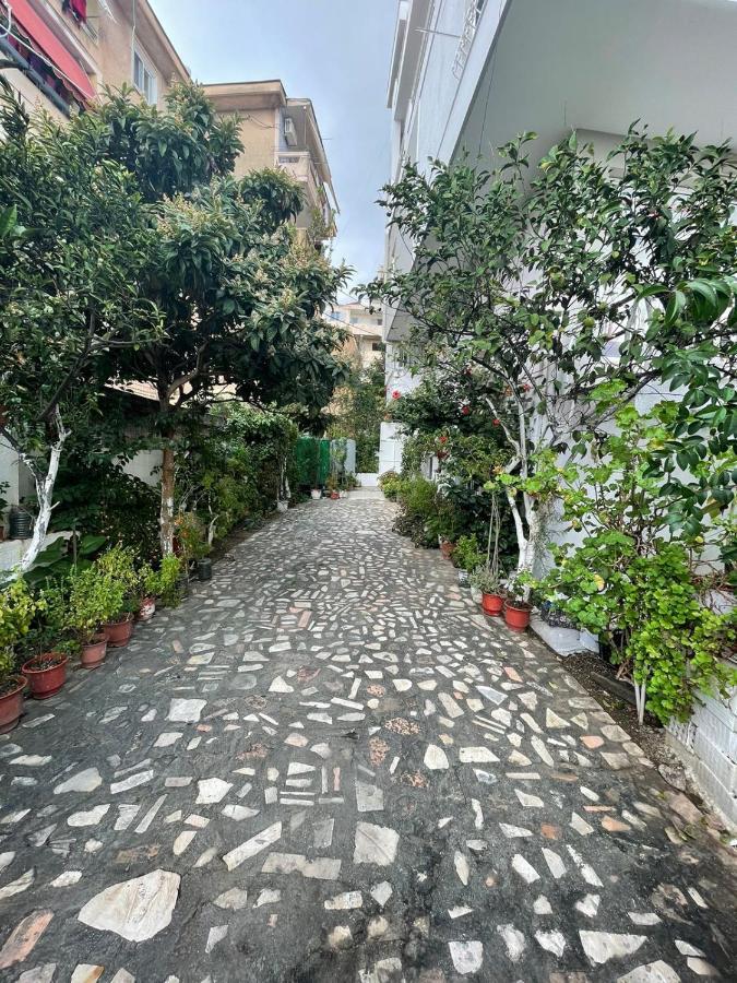 Aralis Rooms Sarandë Esterno foto