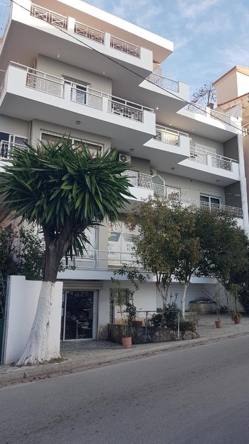Aralis Rooms Sarandë Esterno foto