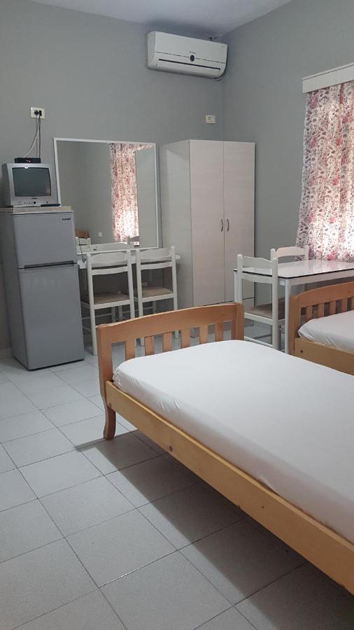 Aralis Rooms Sarandë Esterno foto