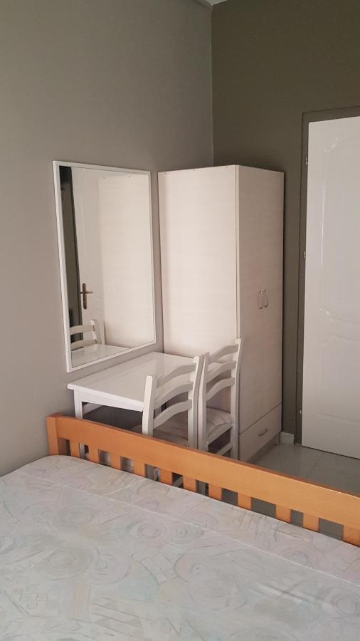 Aralis Rooms Sarandë Esterno foto
