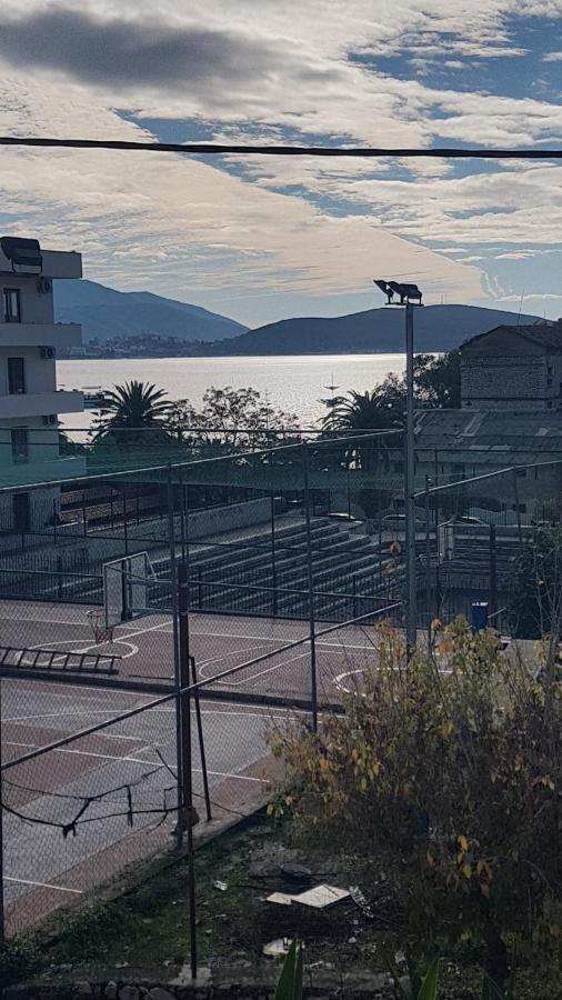 Aralis Rooms Sarandë Esterno foto